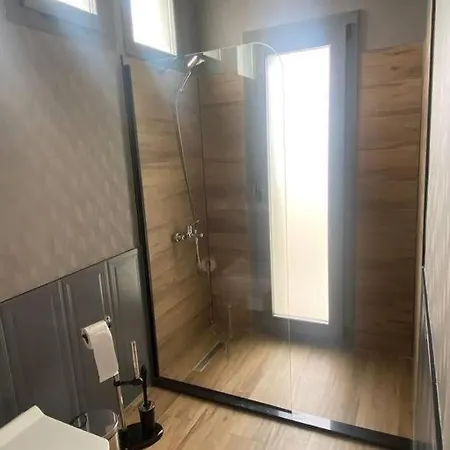 Moderne In Κουσάντασι